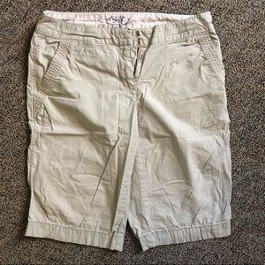 Izod Khaki Shorts, size 6